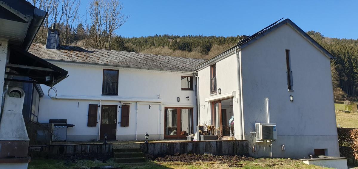 Spacieuse maison 4 façades à Trou de Bra