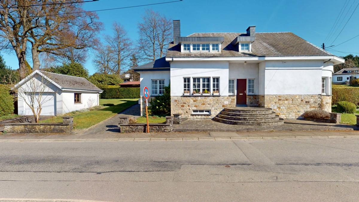 Maison 4 façades avec jardin dans une rue très calme
