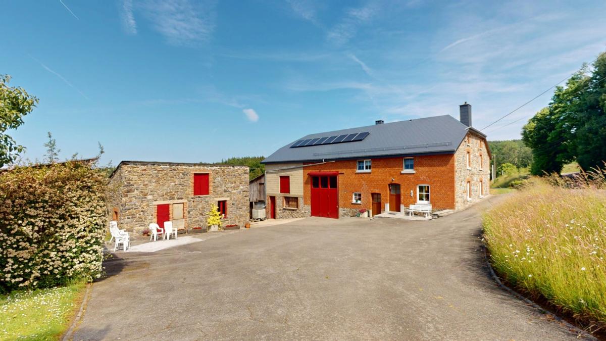 Ferme implantée sur un terrain de 10.000m²