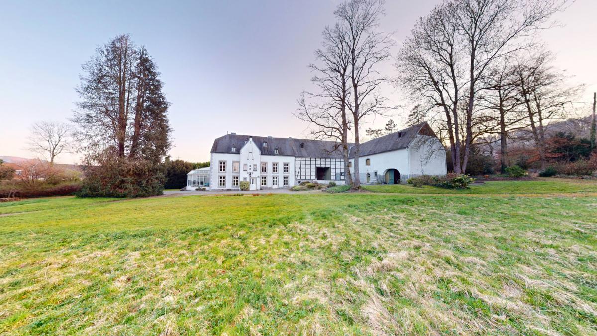 Propriété 3 ha avec 950 m² bâtis – proche Durbuy