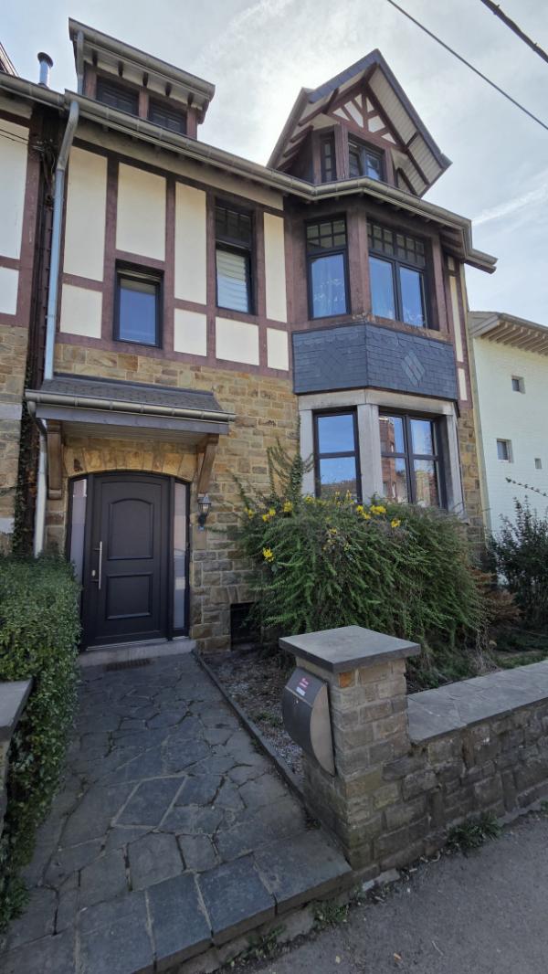 Spacieuse maison 5 chambres à deux pas du centre