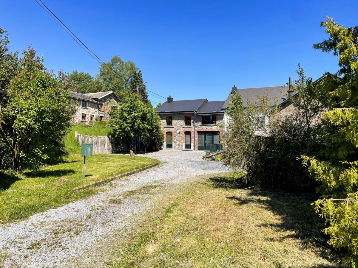 Spacieuse maison rénovée dans un village paisible
