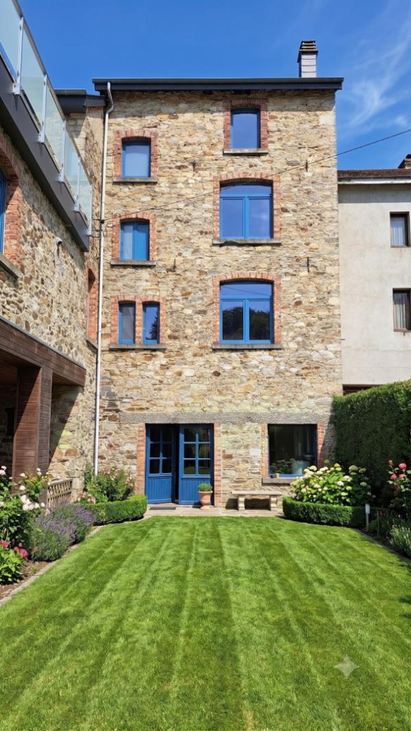 Spacieuse maison rénovée, prête à être habitée
