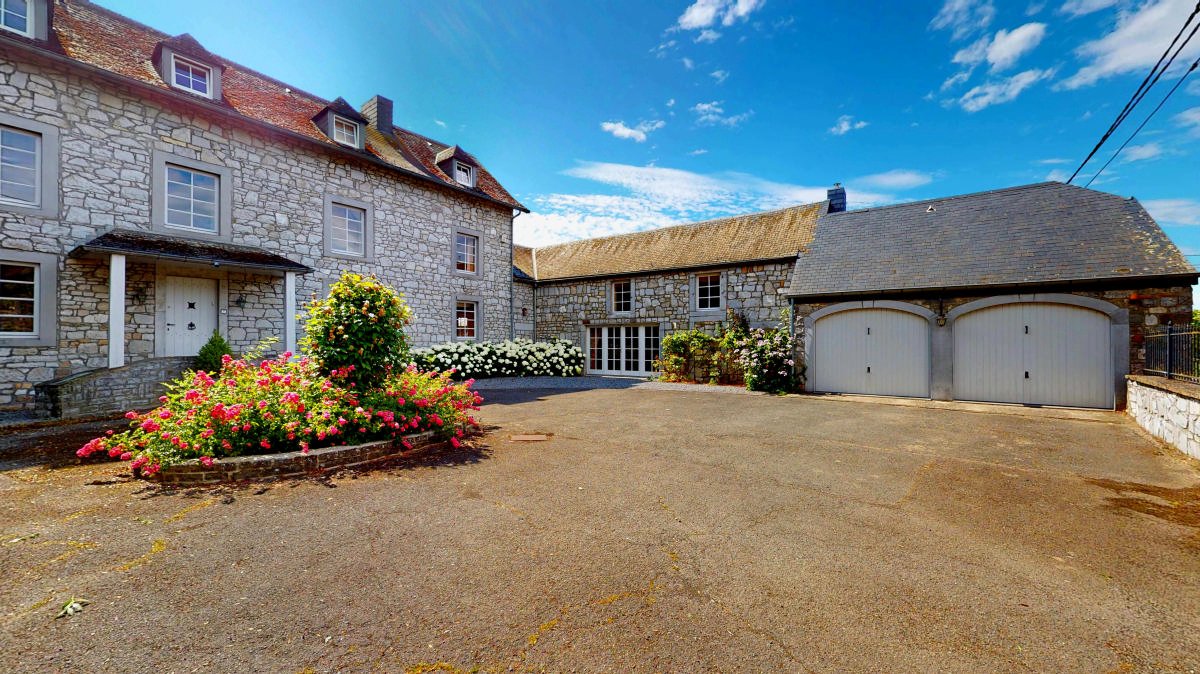 Maison de caractère avec piscine et agréable jardin