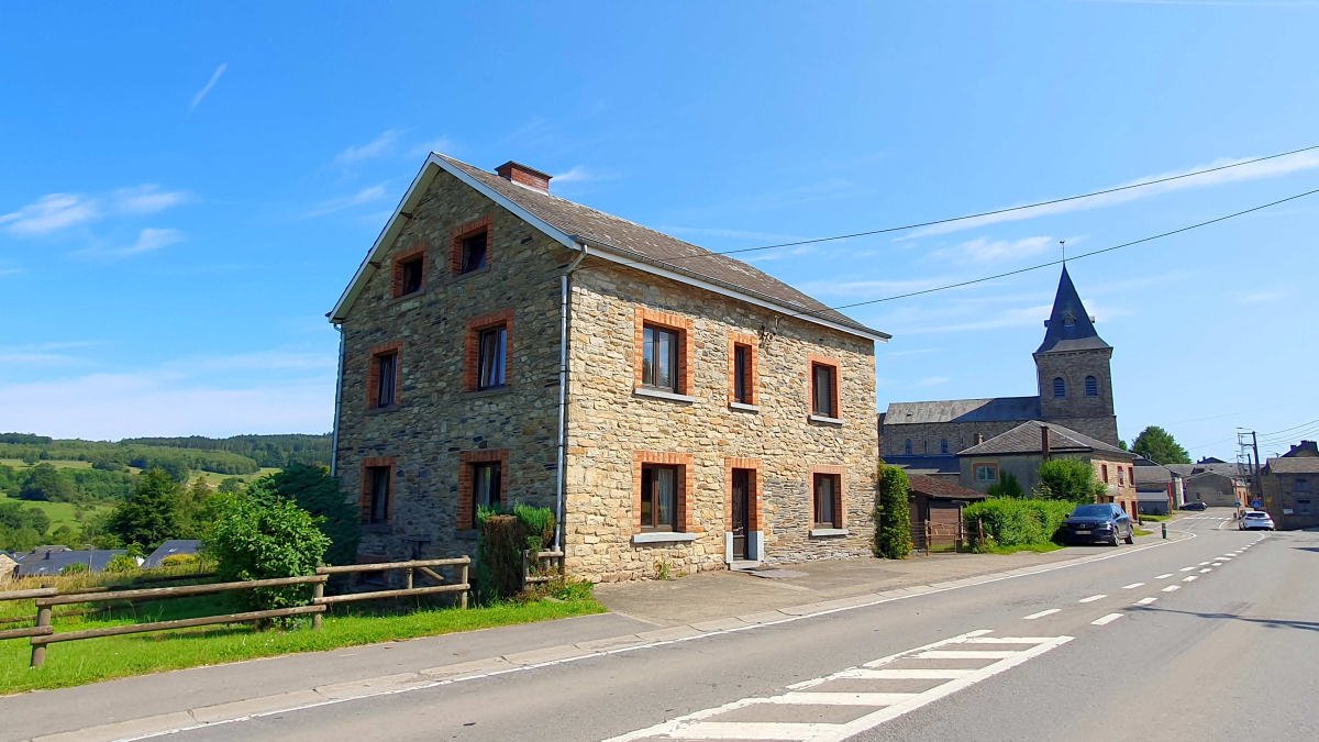 Spacieuse maison avec double garage